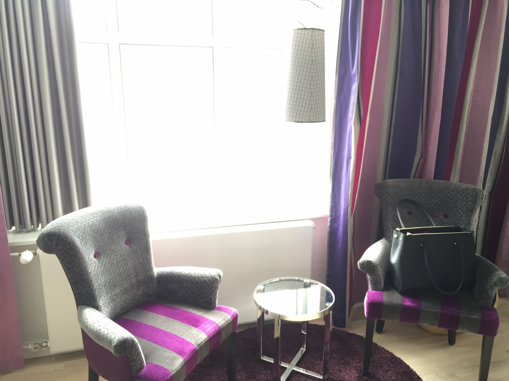 absalon hotel room purple