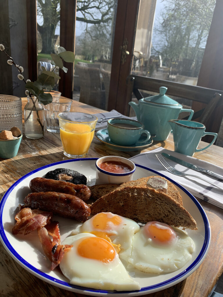 Breakfast at the Plough, Cold Aston